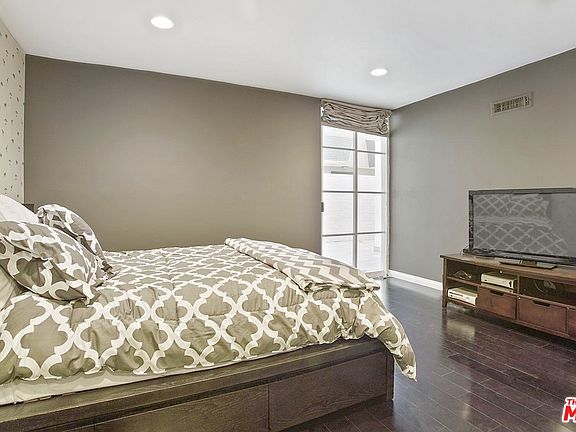 5th image of 1400 N Sweetzer Ave APT 105