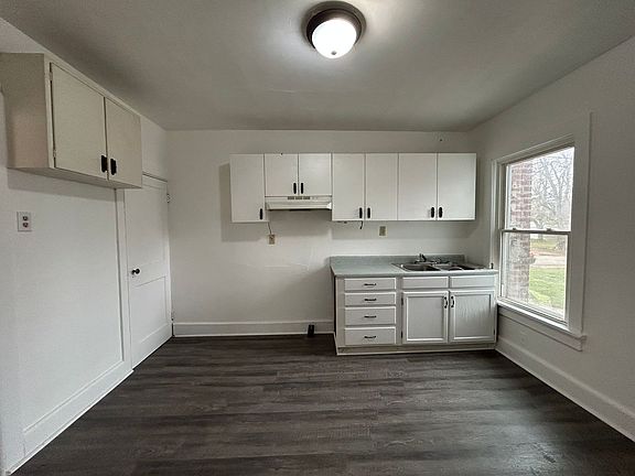 2nd image of 303 E Ewing Ave