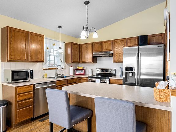 4th image of 1220 N Seasons Ct