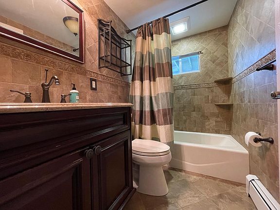 5th image of 210 Bergen Ct