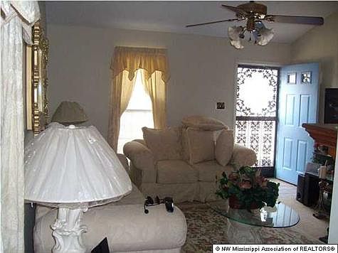 3rd image of 3871 Kensington Cir