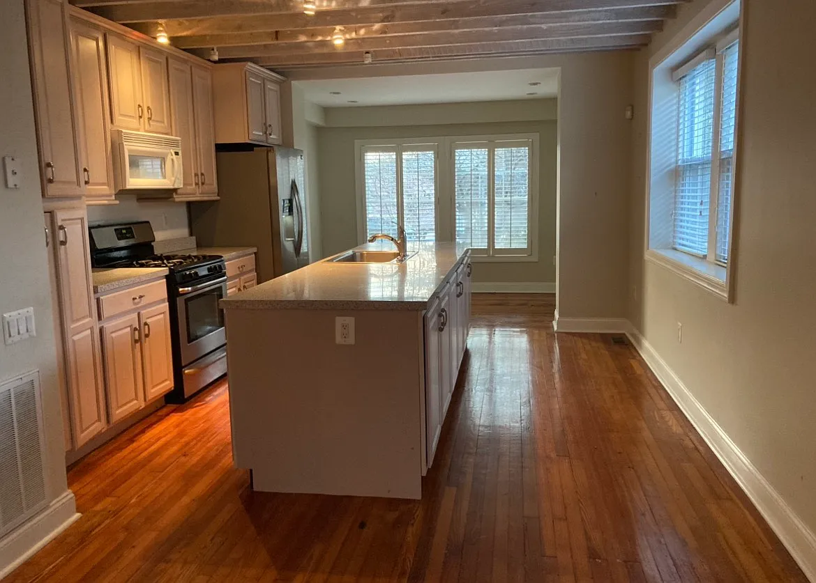 3 bed, 1600 sqft, $3,200 — Photo 1