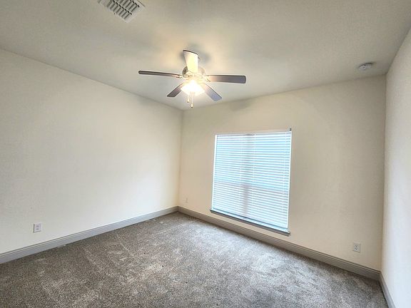 5th image of 490 Oak Creek Dr