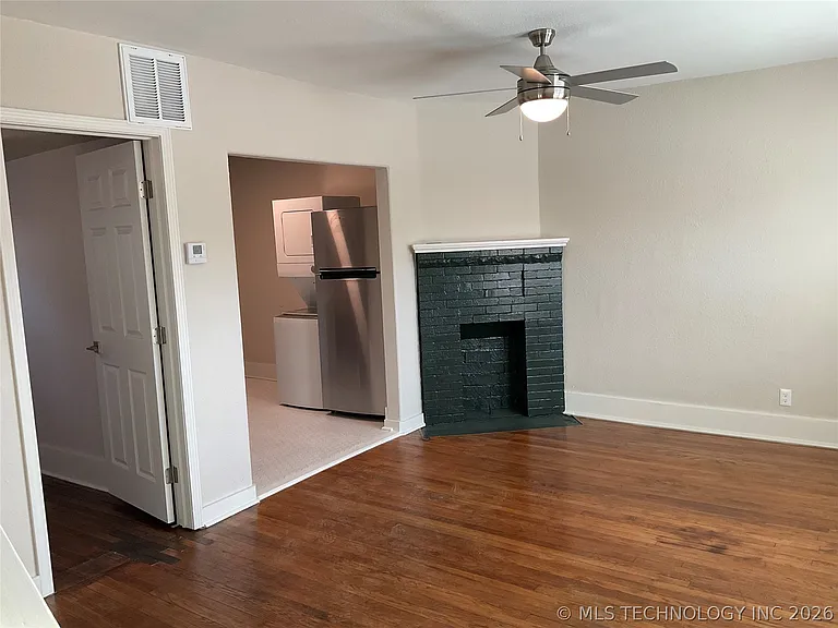 1349 E 6th St — Photo 2