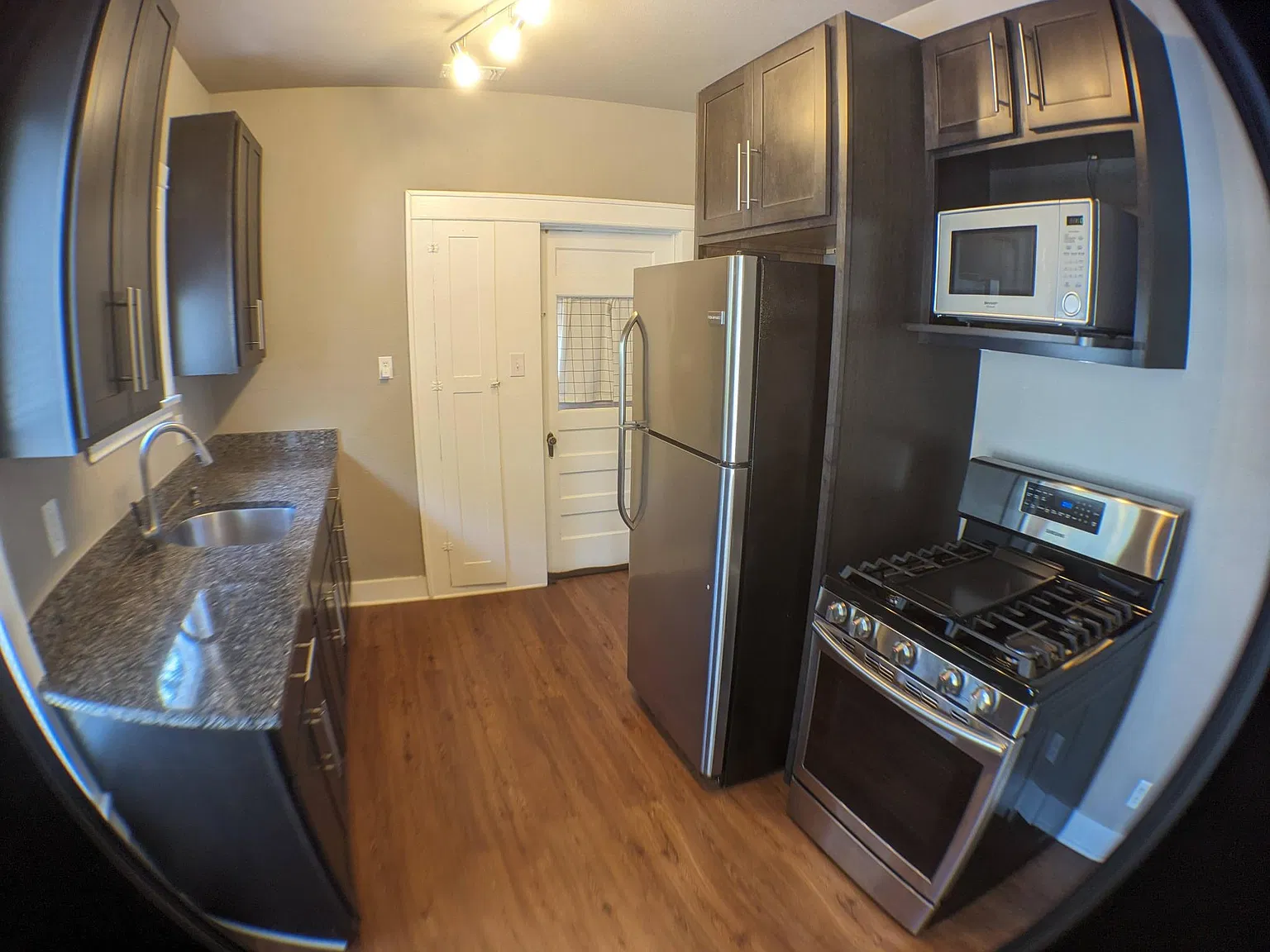 1 bed, 770 sqft, $1,100 — Photo 2