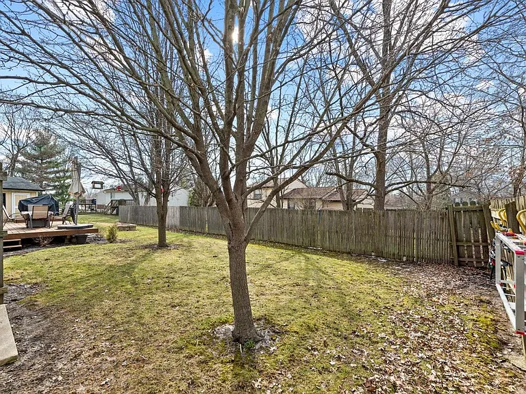 1353 Firethorne Dr — Photo 28