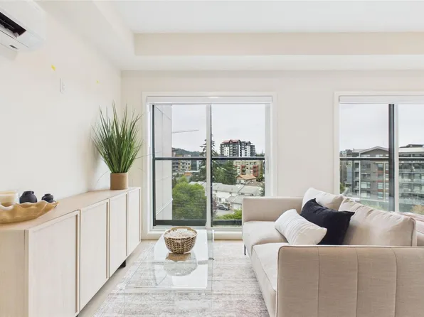 777 Station Ave #304, Langford, BC V9B 2S1