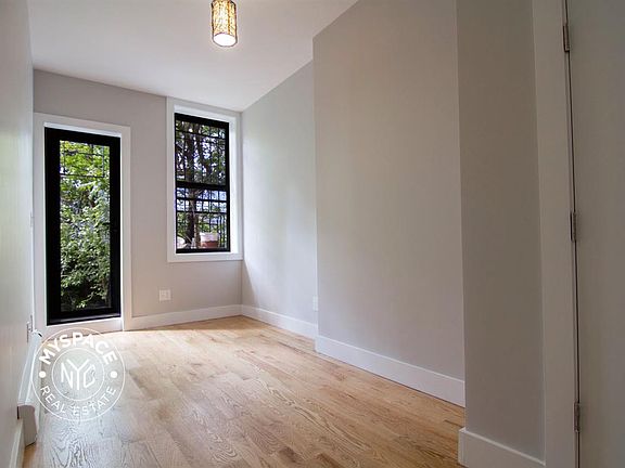 5th image of 1044 Putnam Ave APT 2