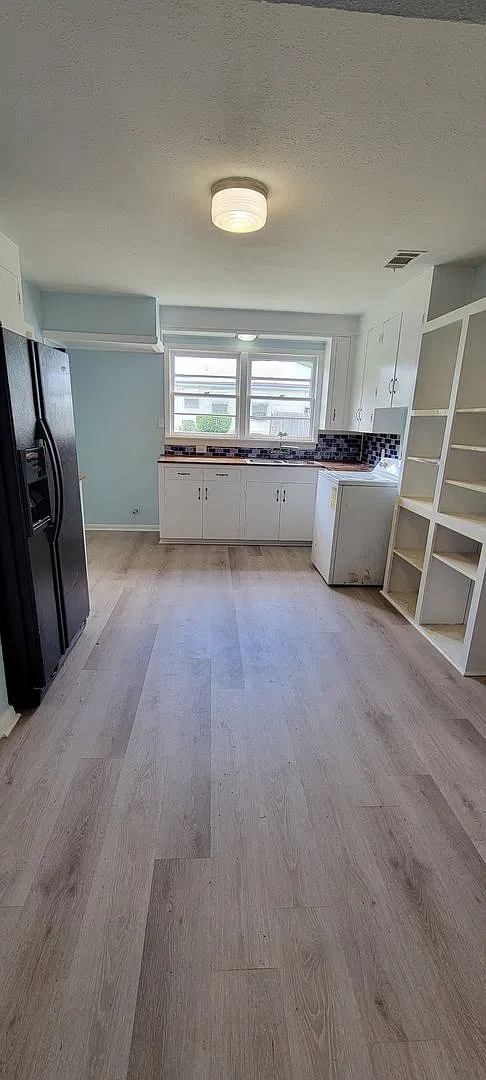 Gorgeous 4 bedroom/1 bath with beautiful kitchen! — Photo 3