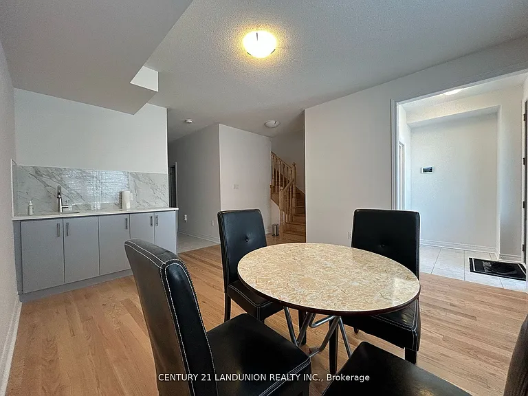 111 Mumbai Dr — Photo 27