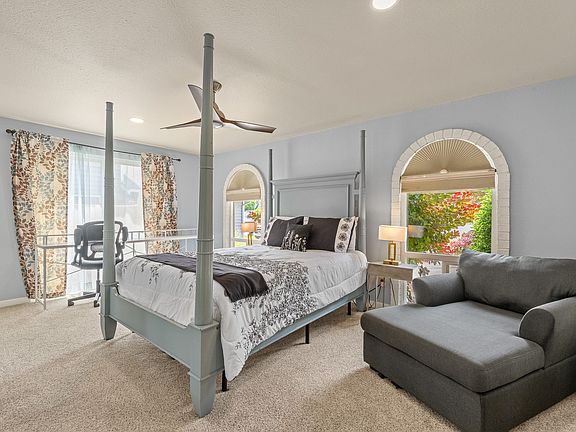 Primary with walk in closet and private bathroom.