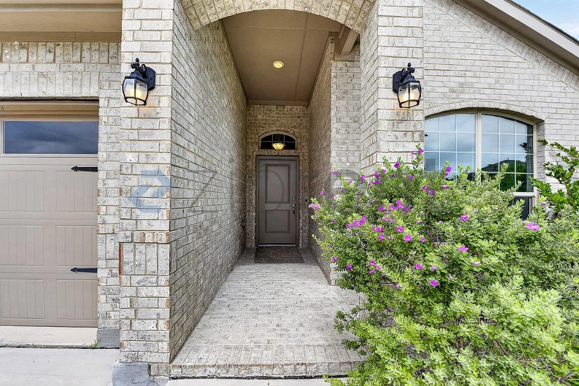 3 bed, 1660 sqft, $2,500 — Photo 3