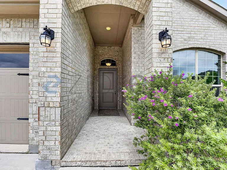 2325 Emerald Springs Dr — Photo 3