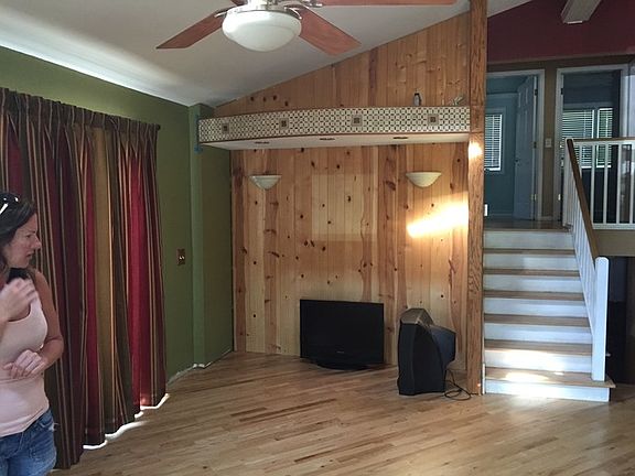 4th image of 306 Oakwood Dr