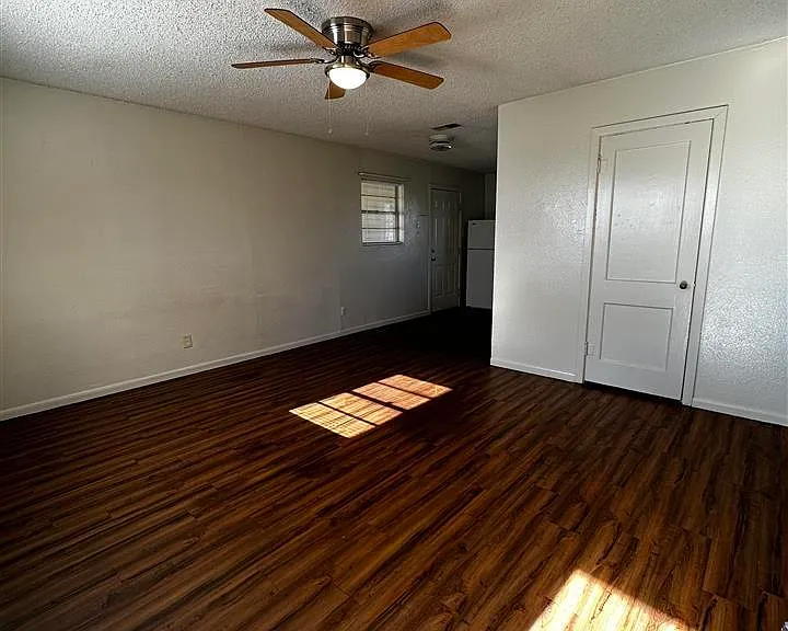 3020 Stearns Ave — Photo 2