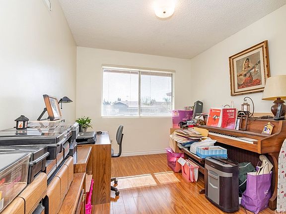 5th image of 12059 Rossiter Ave