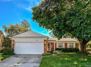 422 Thornehill Trl, Oxford, MI 48371