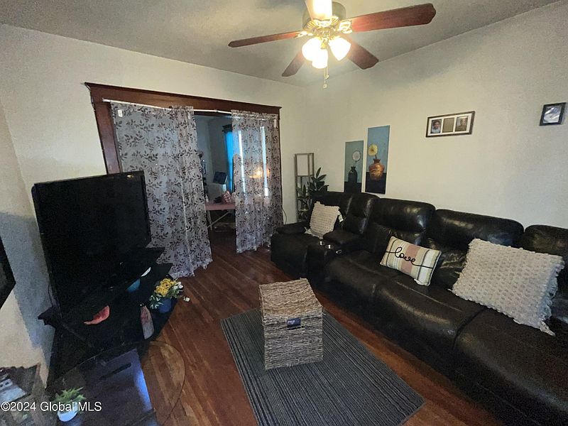 3rd image of 482 8th Avenue
