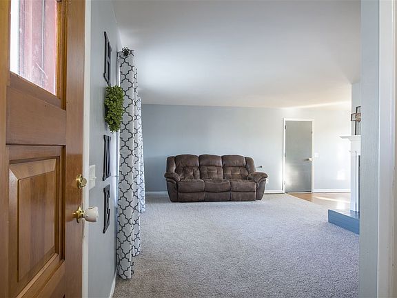 2nd image of 5 Dortha Ave
