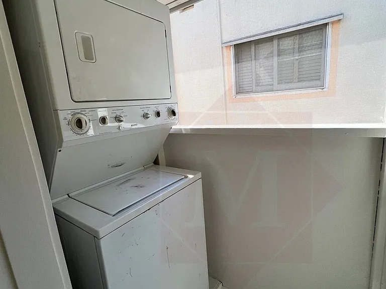 210 W Micheltorena St #C — Photo 5