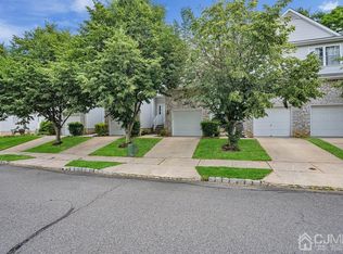 18 Sandhill Ct, Jamesburg, NJ 08831