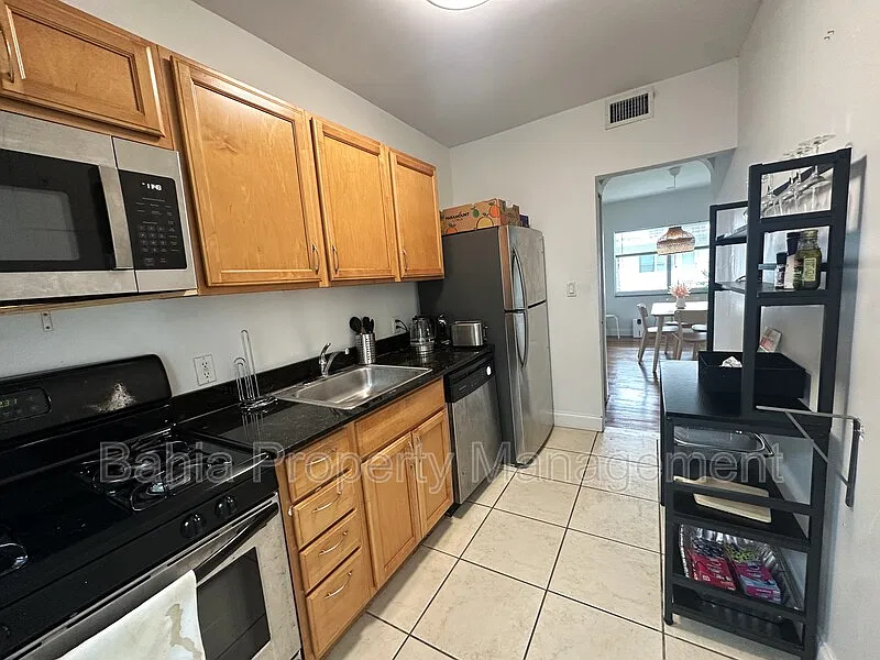 7207 Bay Dr — Photo 2