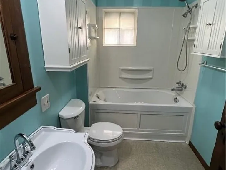 4033 Lincoln Way E — Photo 8