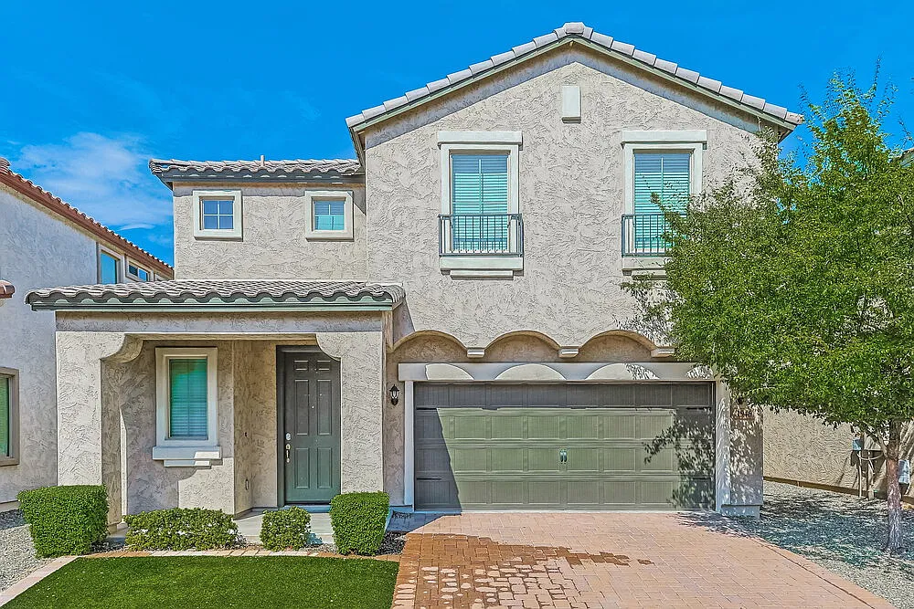 4 bed, 2.5 bath, 2482 sqft, $2,590 — Photo 1