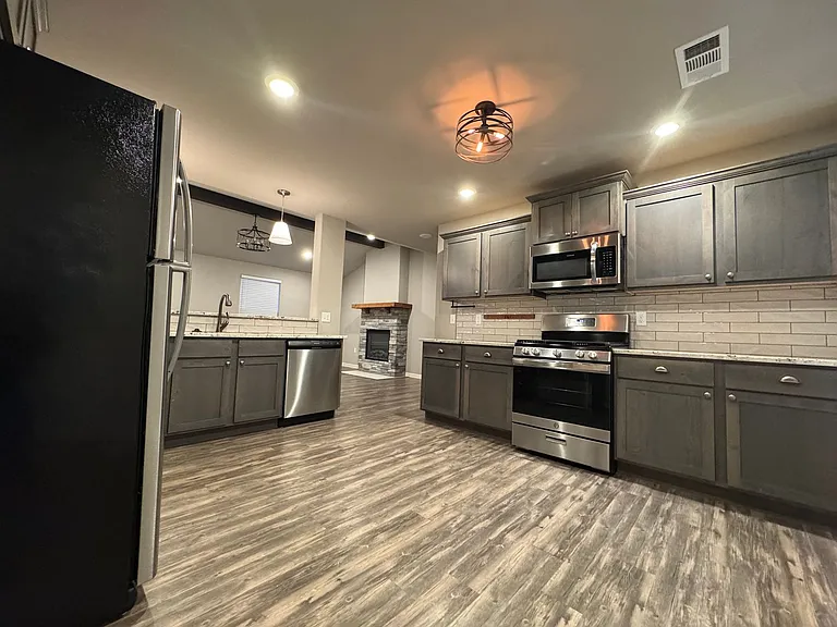 1707 SE K Pl — Photo 9