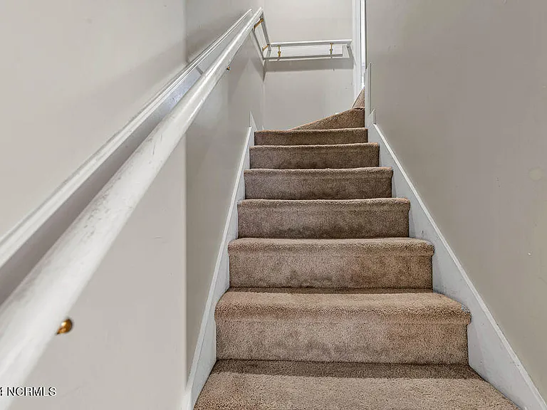 300 Streamwood Dr — Photo 13
