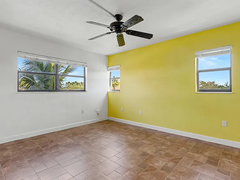 701 NW 19th St #401 — Photo 32