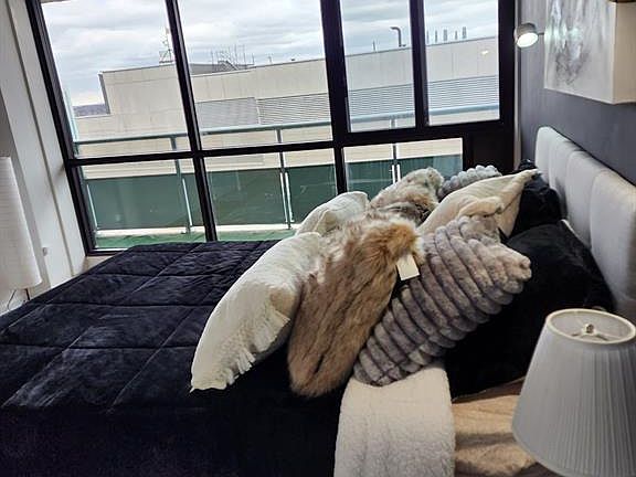 3rd image of 111 Riverside Dr E #1408