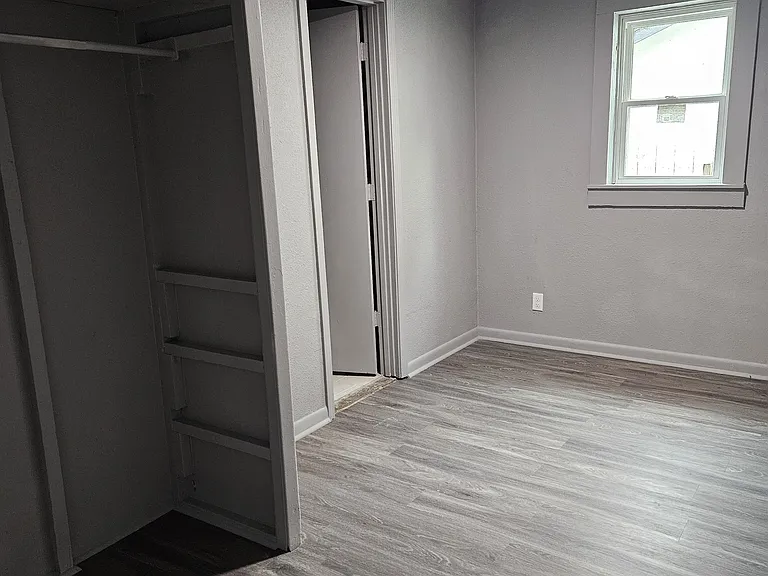 904 N Main St — Photo 5
