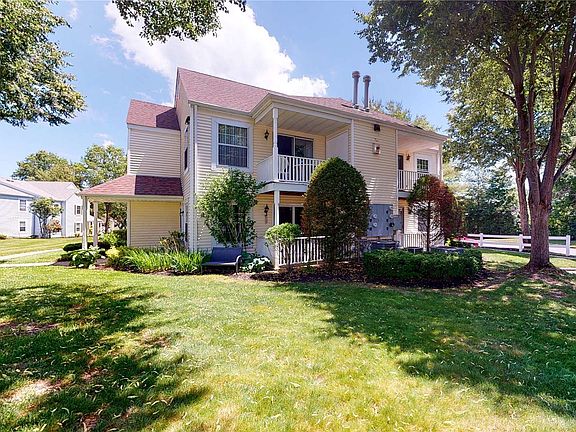 2nd image of 257 Fairview Cir #257