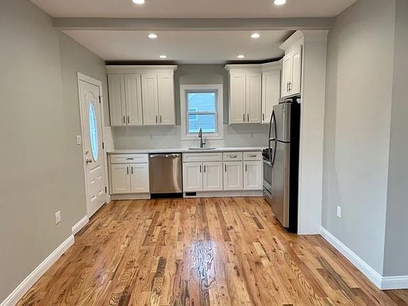 4th image of 101 Davison Ave Floor 1