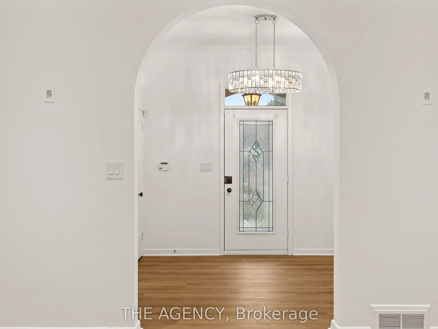 3 bed, $5,800 — Photo 2