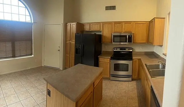 13354 W Mauna Loa Ln — Photo 8