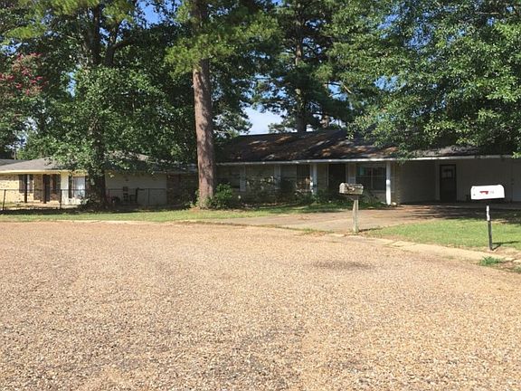 2nd image of 400 Pine Grove Cir