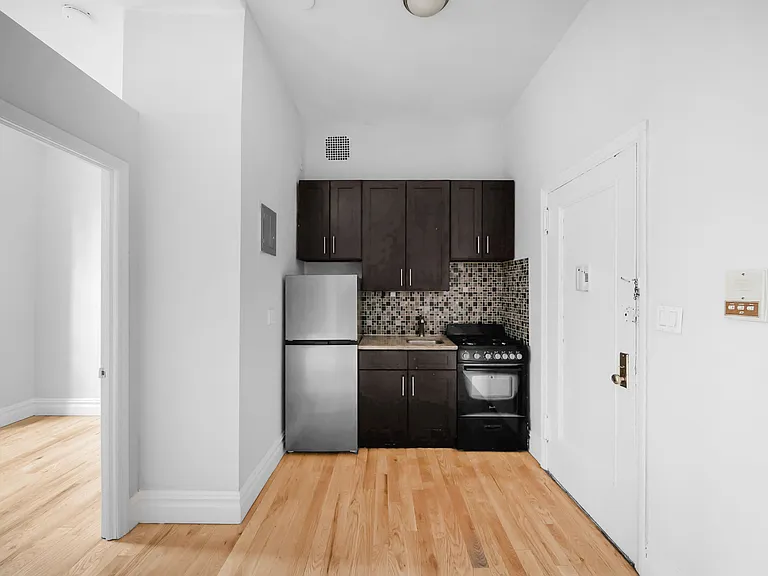 1688 York Ave #2A — Photo 10