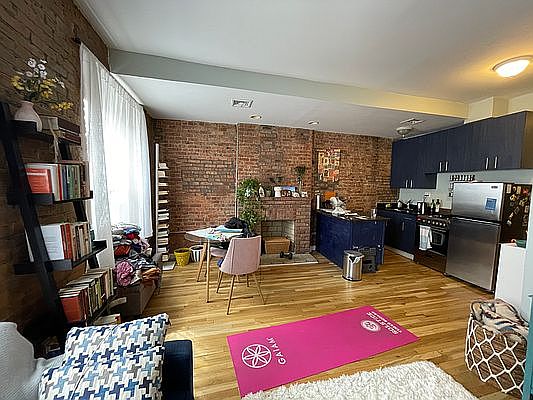 1st image of 403 Manhattan Ave APT 2