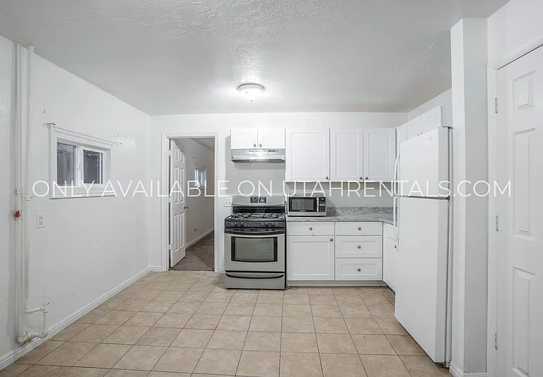 637 N 600 W — Photo 1