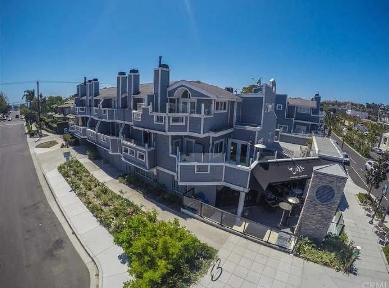 3 bed, 2.5 bath, 1727 sqft, $6,400 — Photo 1