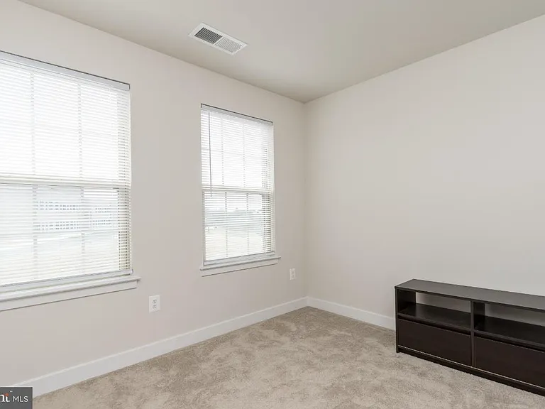 10605 Brewerton Ln — Photo 18