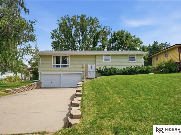 10913 Valley St, Omaha, NE 68144