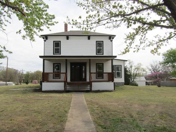 103 S 1st St, Lincoln, KS 67455