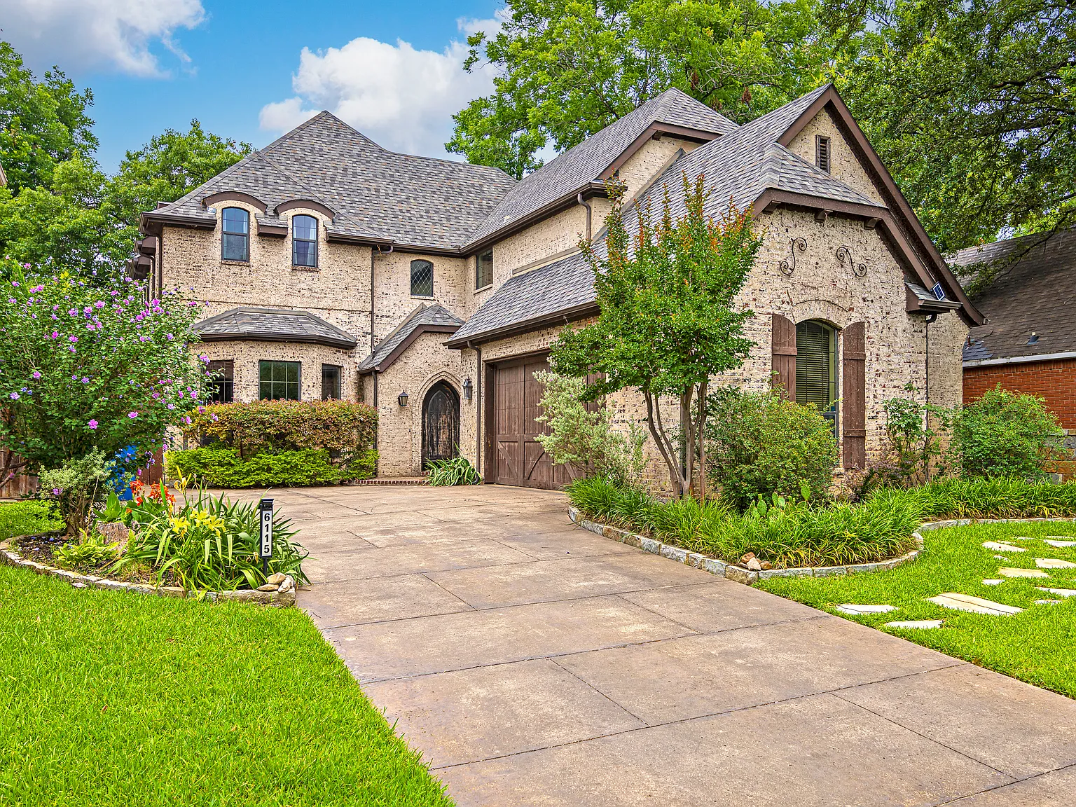 5 bed, 3.5 bath, 3854 sqft, $7,500 — Photo 1