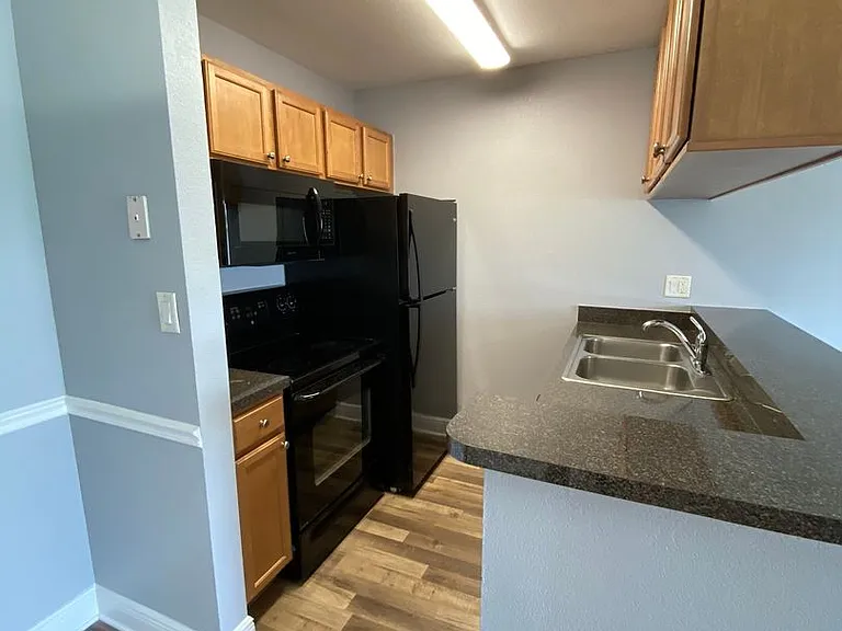 302 Lake Parsons Grn #107 — Photo 7