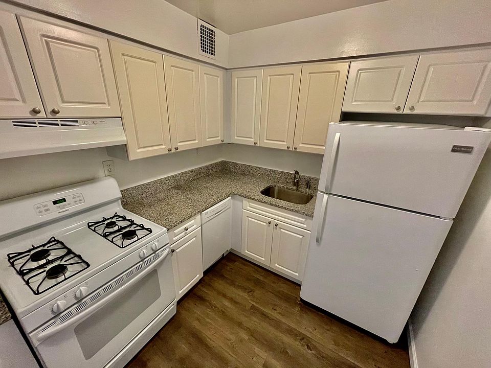 1st image of 428 Westchester Ave #2J