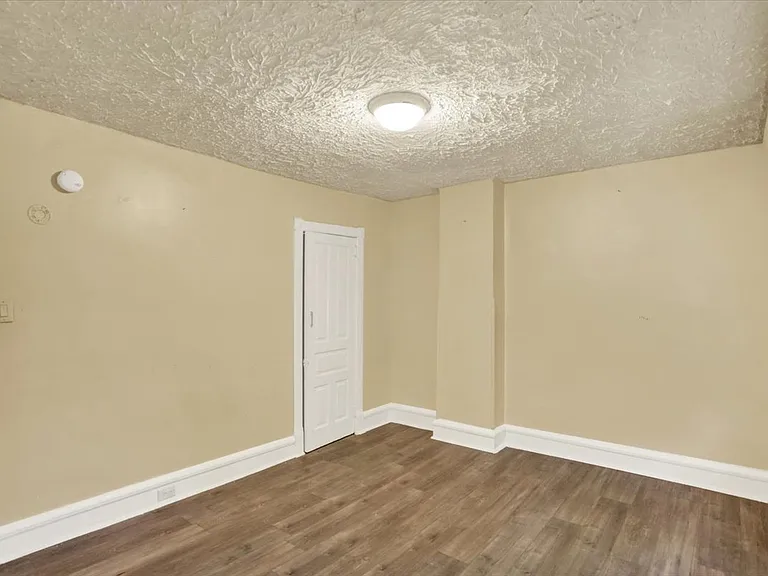 234 W Douglass St — Photo 20