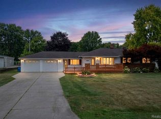 1225 Genella St, Waterford, MI 48328